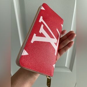 Louis Vuitton Zippy Wallet Limited Edition Colored Monogram